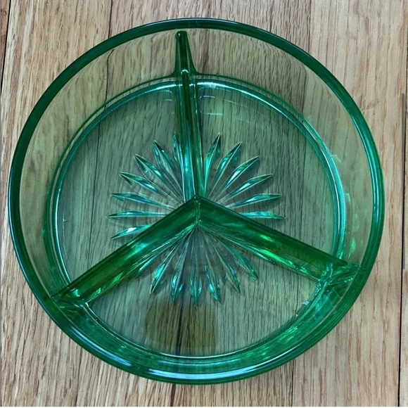 Vintage Green Depression Glass 3 Slot
Candy / Serving Dish with Lid - Picture 4 of 10